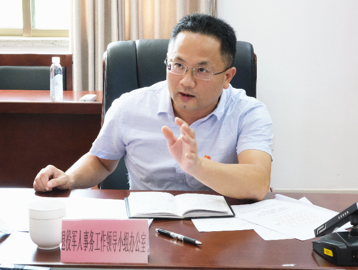 区委退役军人事务工作领导小组办公室副主任余晓新同志讲话照片.jpg