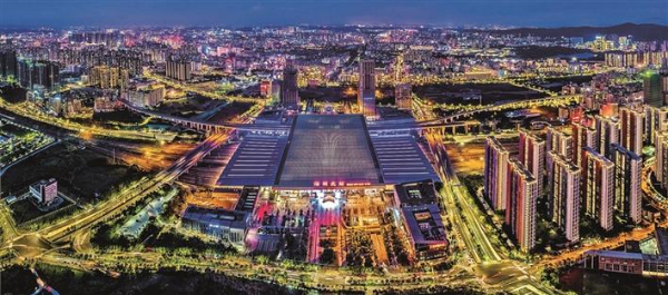 深圳北站璀璨夜景.jpg
