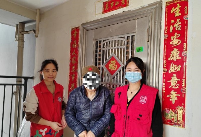 福城街道丹湖社区为特殊家庭暖心装饰,传递新春爱与力量1.jpg