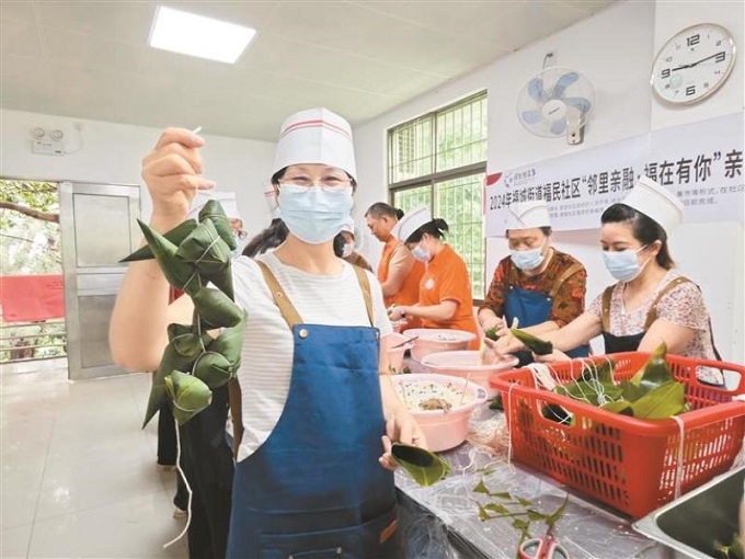 福城街道:包粽子话家常·邻里热闹庆佳节1.jpeg