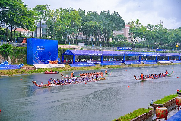 2024年深圳市观澜河龙舟赛火热开赛,“一河一赛”燃激情·龙舟竞渡踏浪起3.jpg