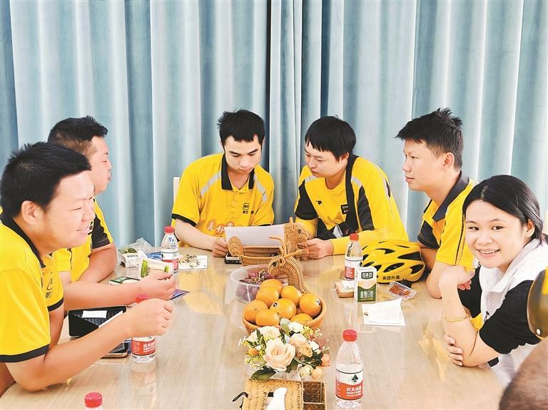 奋进百千万 绘就新图景2.jpg