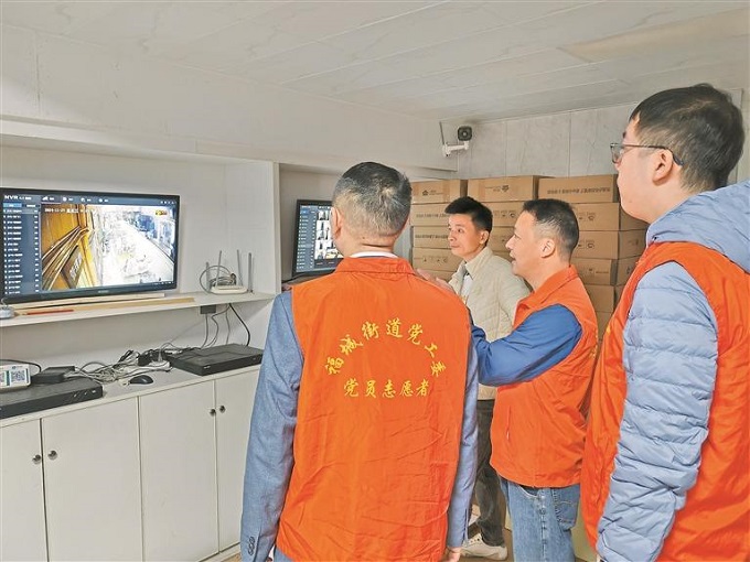 “电子慧眼”实时监控 守护居民“头顶安全.jpg