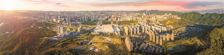 迎着春光再出发，2025年龙华提出全年增长6%的目标任务。图为深圳北站片区。.jpg