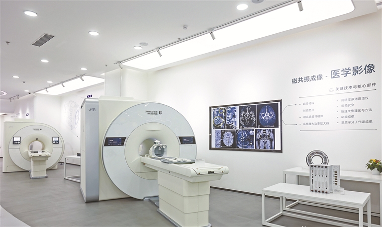 5.0T人体全身医学磁共振成像系统.jpg