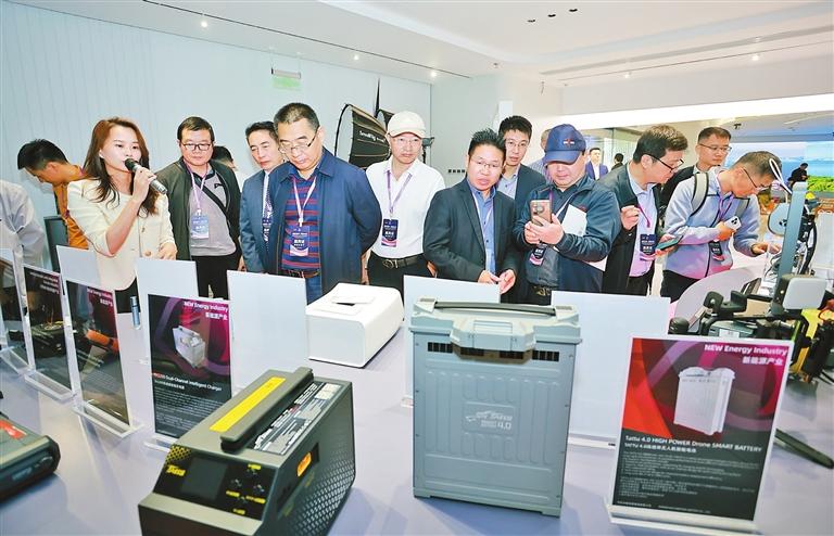 企业家代表考察捕鱼达人在线
国际合作中心。.jpg