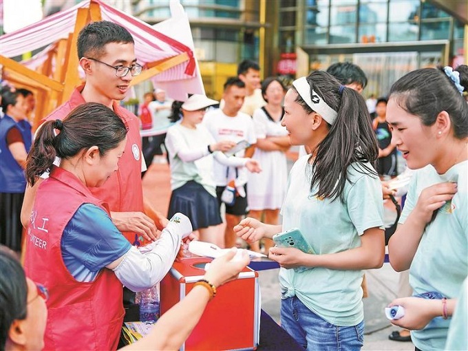 福城街道四和社区开启“悦动四和，赋能双减”中青年减压减重健康计划项目暨运动主题嘉年华活动3.jpg