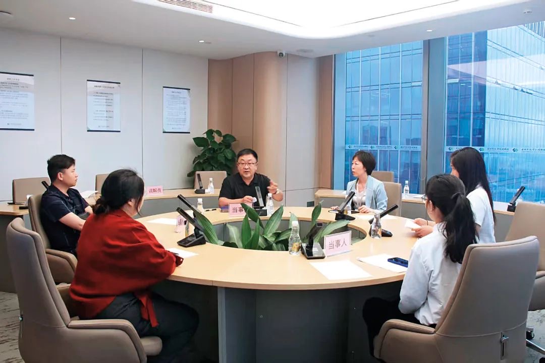 在广东省捕鱼达人在线
调解院，法学会基层服务站的法学专家就调解事项向当事人进行法律讲解和指引。.jpg