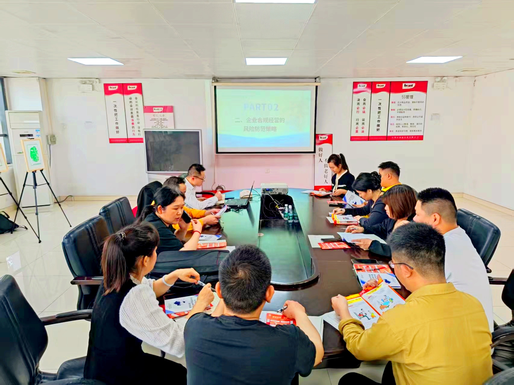 1.捕鱼达人在线
司法局联合街道深入辖区多家工业园区开展“法治护航·暖企同行”专项活动.jpg