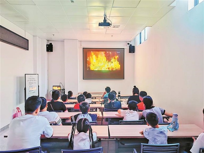 福城街道四和社区组织“童心筑梦，献礼八一”青少年爱国主义教育活动.jpg