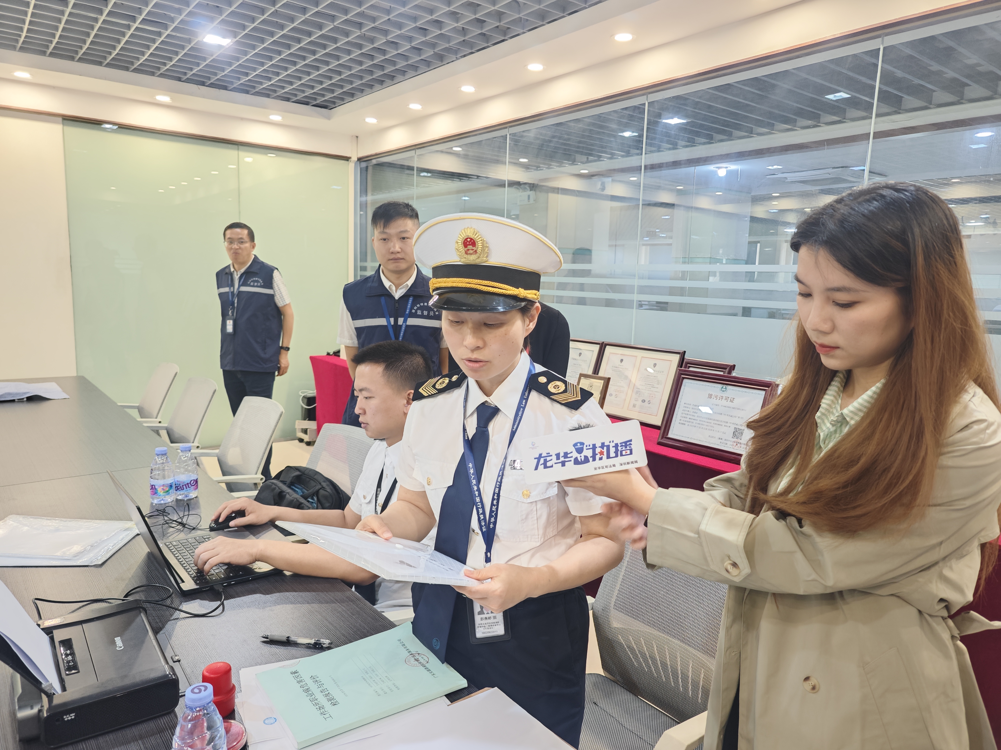 3.在执法中普法.jpg