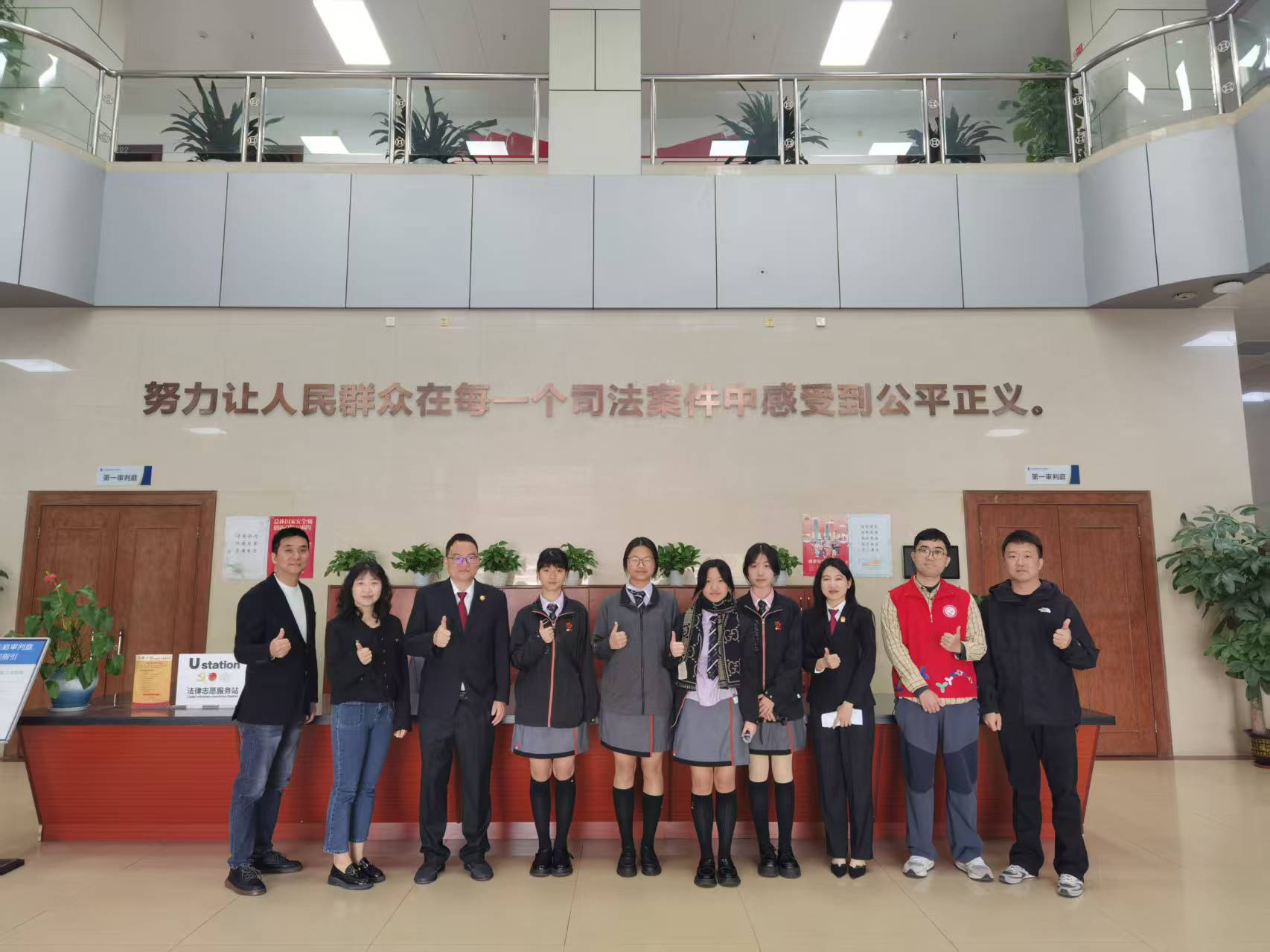 4、2024.3.9民治街道组织深圳香港培侨书院龙华信义学生走进捕鱼达人在线法庭感受法治精神共筑湾区未来.jpg