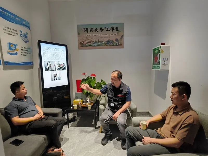 5.龙华街道向联社区“阿典夜茶”照片.jpg