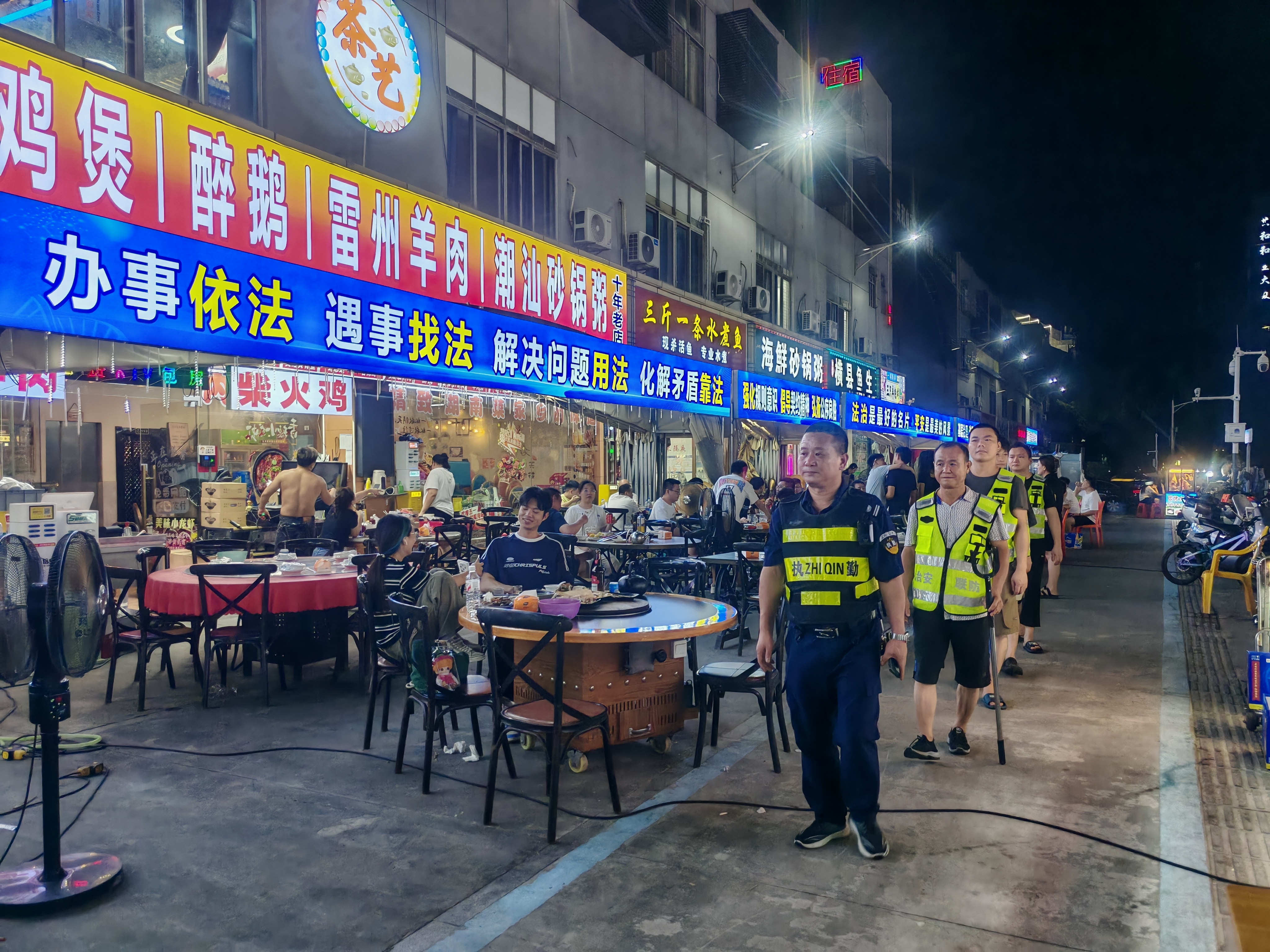 6-打造捕鱼达人在线
首条“法治诚信文化街”.jpg