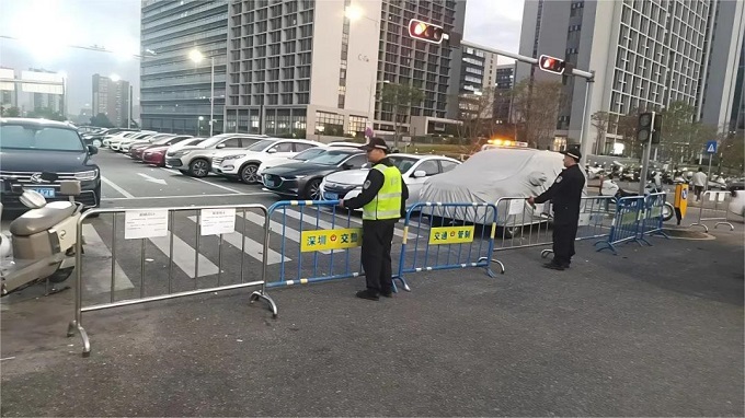 福城街道以观兴北路为典型扎实推进机动车违停专项治理4.jpg