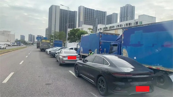 福城街道以观兴北路为典型扎实推进机动车违停专项治理1.jpg