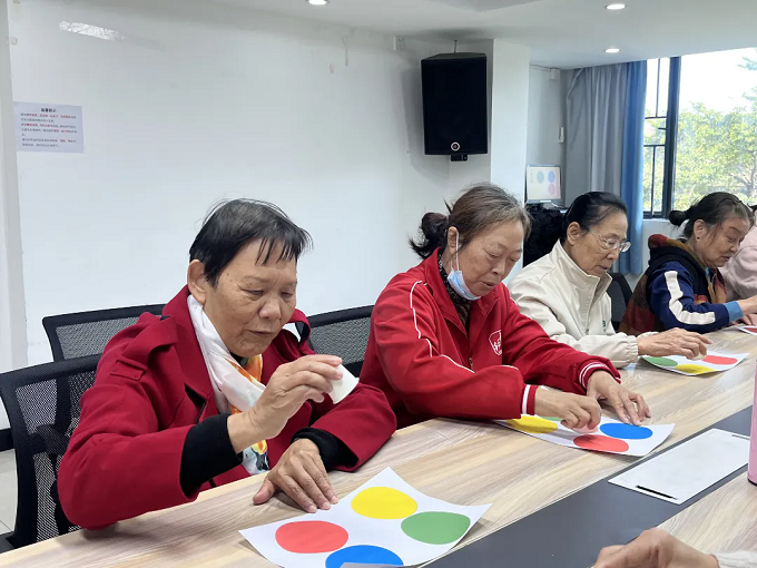 福城街道茜坑社区开展“守护记忆,乐享晚年”阿尔茨海默症预防科普活动3.webp - 副本.png