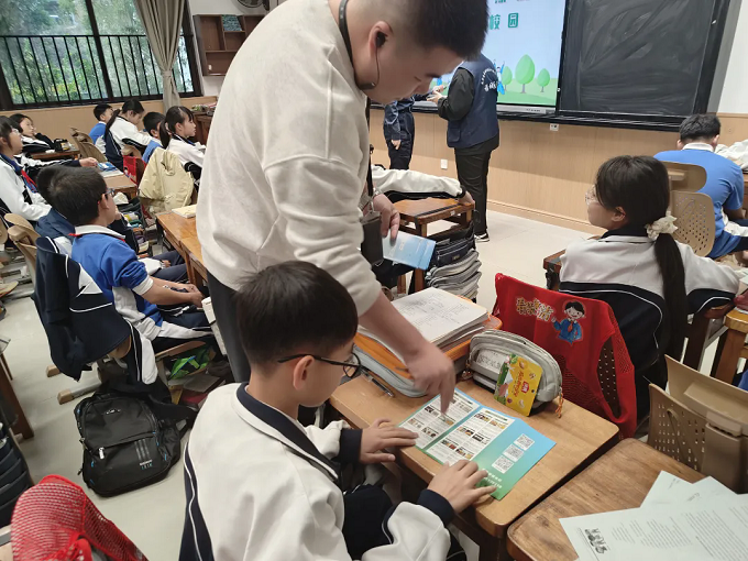 福城街道禁毒宣传进校园,为行知学子送上寒假前“安全课”4.webp.png