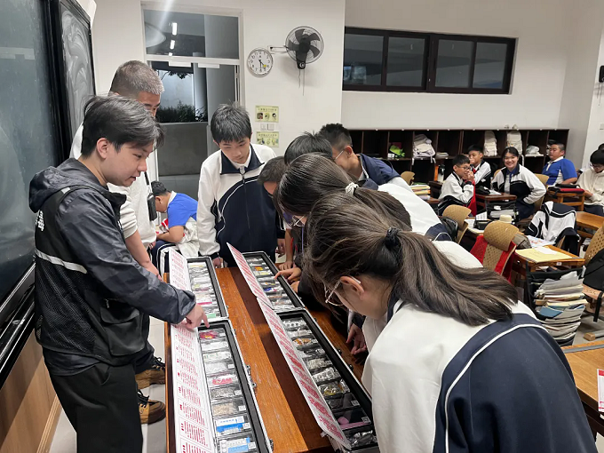 福城街道禁毒宣传进校园,为行知学子送上寒假前“安全课”3.webp.png