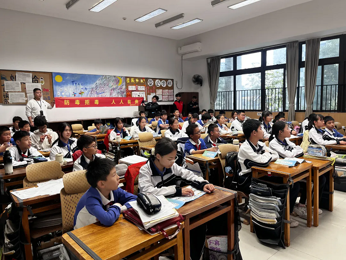 福城街道禁毒宣传进校园,为行知学子送上寒假前“安全课”.webp.png