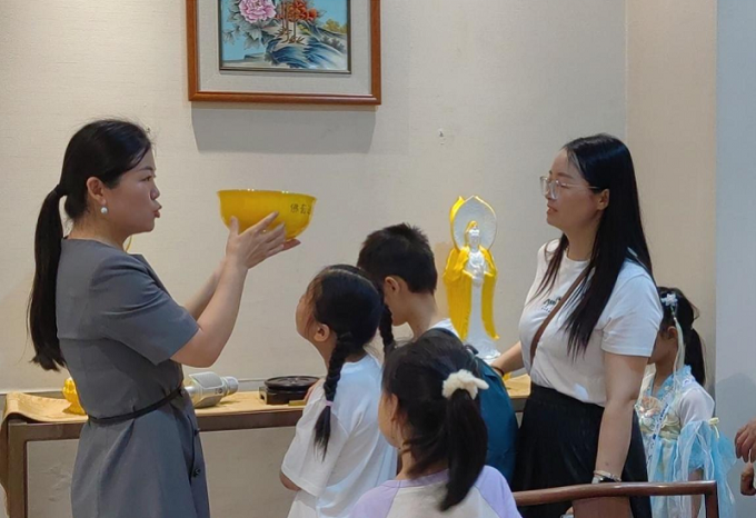 福城街道茜坑社区开展“探企研学·筑梦未来”首场公益探企法治研学活动.png