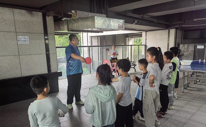 福城街道桔塘社区开展儿童公益乒乓球教学活动.jpg