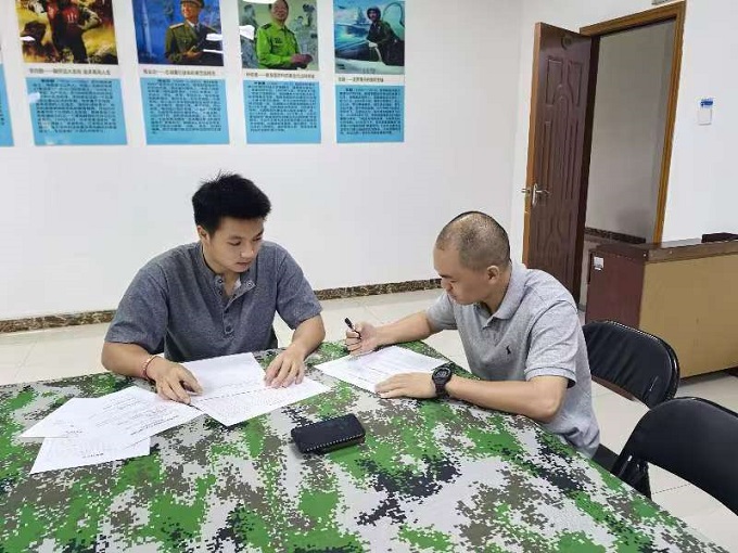 谈心摸实情 初核严把关 福城街道严把兵员入口关.jpg